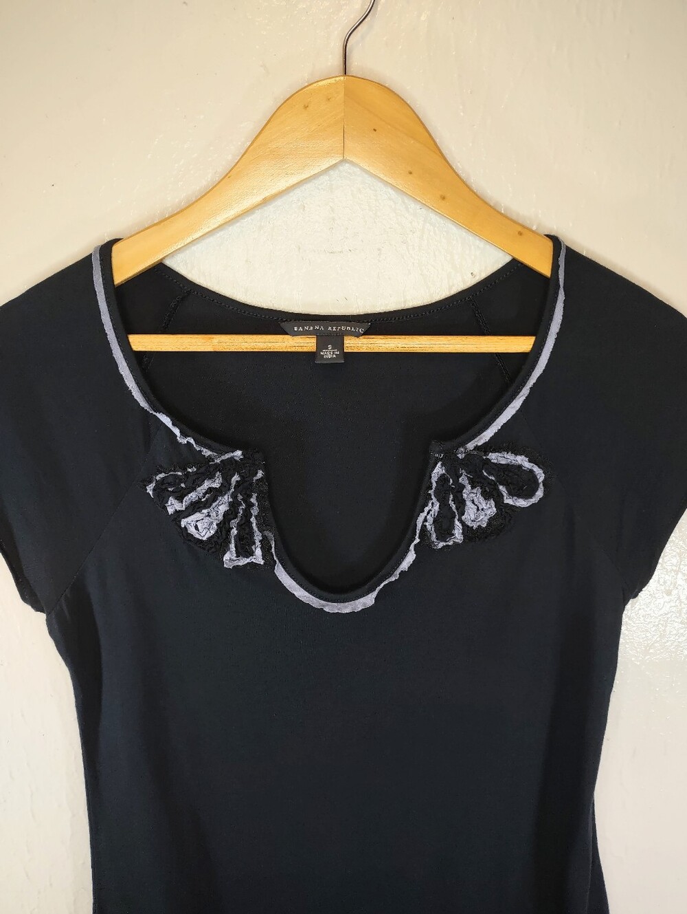 Banana Republic Dark Blue Short Sleeve Scoop Neck Top with Purlish Trim Women'sM - Picture 5 of 10